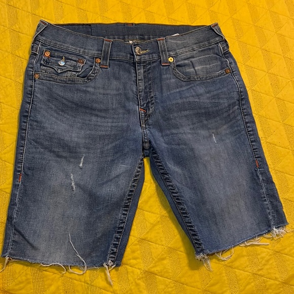 TRUE RELIGION STRAIGHT FIT CUTOFF DENIM SHORTS MEN SZ 33